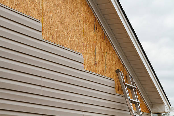Professional Emergency Siding Repair technician working in Great Neck, NY